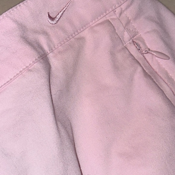 Nike Women’s Dri Fit Golf Shorts - Picture 7 of 8